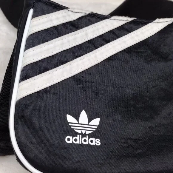 Adidas Originals Adicolor Classic Mini Airliner Bag – Black/White - Picture 8 of 8